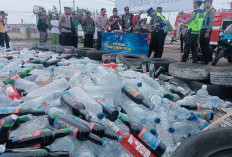Hari Pertama Ramadan, Polres Klaten Musnahkan Ribuan Botol Miras dan Knalpot Brong