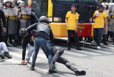Unjuk Rasa di Depan Kantor Bupati Kudus Ricuh, Ternyata Hanya Skenario Simulasi Latihan