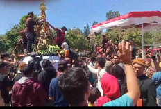 Dihadiri Raja-raja se-Indonesia, Rapat Rakyat Paripurna Hari Jadi ke-1.276 Salatiga Diwarnai Rebutan Gunungan 