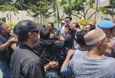 Bentrokan Pecah di PN Pati, Kecam Aksi Botok Siram Jubir