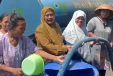 Kemarau Panjang, Ida Nurul Farida Gandeng PDAM Salatiga Salurkan 2 Tangki Air Bersih ke Warga Nyemoh Semarang