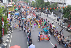 Ribuan Warga Tumpah Ruah di Jalan Pemuda Semarang