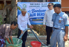 Peduli Sesama Saat Kemarau, SMK Nuris Brebes Salurkan Lima Tangki Air Bersih ke Dua Desa