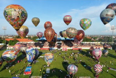 Ribuan Warga Menyaksikan Keindahan Festival Balon Pekalongan 2026