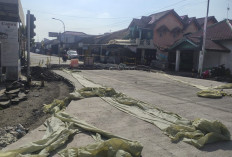 Perempatan Balamoa Tegal Ditutup Total, Pengendara Kelimpungan Cari Jalan Tikus