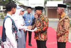 Yayasan Galang Gelontorkan Beasiswa untuk 51 Siswa SMAN 1 Tegal 