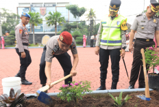 Awal tahun 2026, 87 Personel Polres Semarang Naik Pangkat Wajib Tanam Pohon