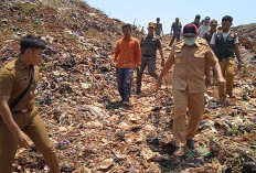 Bupati Batang Naik Gunung Sampah TPA Randukuning, Satu Titik Masih Berasap