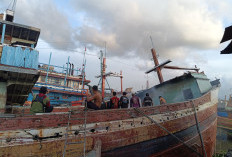 Kapal Terbakar di Dermaga Juwana Pati, Nyaris Merembet ke Puluhan Kapal Ikan