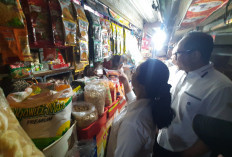 Jelang Nataru: Harga Telur dan Bawang Merah Naik di Pasar Rasamala Semarang, Daging Masih Stabil