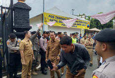 Protes Dancersport KONI Awards, Pendopo Kudus Dipasangi Rentengan Celana Dalam Wanita