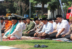 Harap Hujan Segera Turun, Kapolres dan Ratusan Warga Kudus Gelar Salat Istisqa