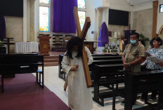 Paskah di Batang, Cerita Hero Dalami Yesus di Prosesi Jalan Salib