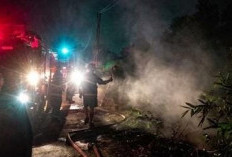 Api Ngamuk di Sidakaton Tegal, Kabel WiFi Terbakar dan Pengendara Terancam