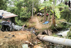 Fortuner Terbalik Tabrak Tiang Listrik di Jalur Bawang-Dieng, Diduga Rem Blong