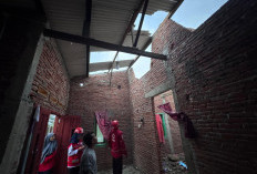 Angin Kencang Terjang Pecabean Tegal, Tiga Rumah Rusak Parah Satu Keluarga Mengungsi