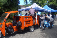 Lagi, Wapres Gibran Bagikan 2.600 Paket Sembako di Solo