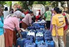 Jeriken dan Ember Berbaris di Bawah Terik, Warga Wotgalih Tegal 4 Bulan Berburu Air Bersih