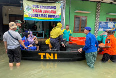 Polairud Evakuasi Warga Desa Bumirejo Pati, Selamatkan Nyawa Lansia dan Anak-anak dari Ancaman Banjir