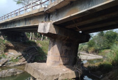 Jembatan Sungai Cacaban Kebumen Ambles, Warga Khawatir Ambruk Saat Musim Hujan