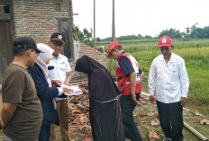 Enam Rumah Roboh Diterjang Angin, PMI Tegal Salurkan Bantuan