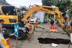 Jalan dr Wahidin Semarang Ambles 3 Meter, Muncul Lubang Besar Didepan Disdik