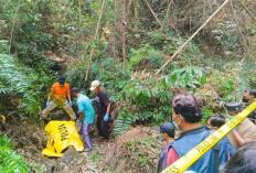Polisi Evakuasi Jasad Pria Tanpa Identitas di Sungai Desa Dadapan Rembang
