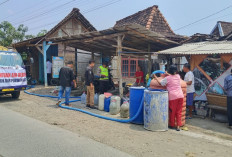PWI Grobogan Kolaborasi dengan Sejumlah Pihak Salurkan Bantuan Air Bersih di Desa Penadaran