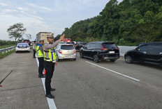 Pemudik Alami Kecelakaan Beruntun Enam Kendaraan di Tol Batang KM 361