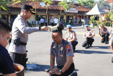 Polres Tegal Gelar Upacara Kenaikan Pangkat dan Wisuda Purna Bakti