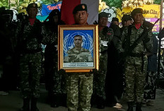 Tangis Keluarga Pecah, Iringi Pemakaman Kopda Farizal Rhomadhon