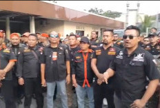 Ratusan Massa GRIB Jaya Se-Jateng Geruduk Polres Demak, Ada Apa? 