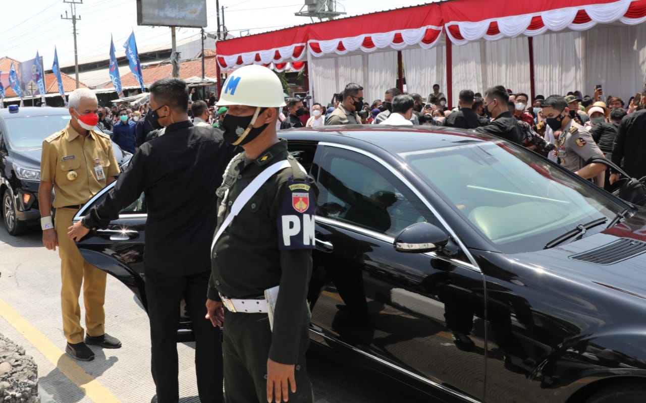 Duduk Semobil, Jokowi Titipkan Pesan Khusus ke Ganjar