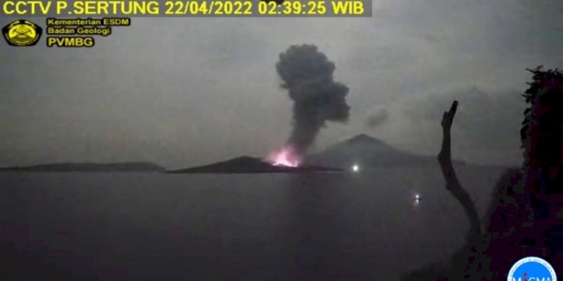 Gunung Anak Krakatau Erupsi Dua Kali