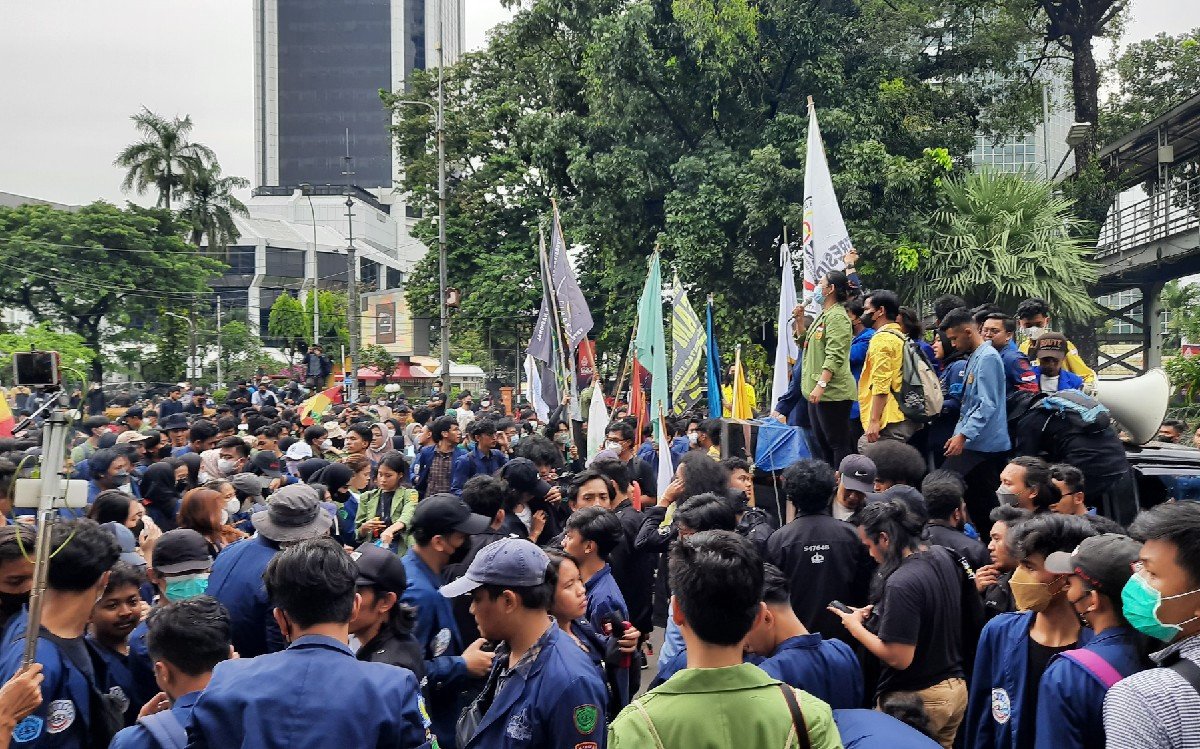 Rombongan Demo Mahasiswa di Kawasan Patung Kuda Kecewa Jokowi Berada di Luar Kota