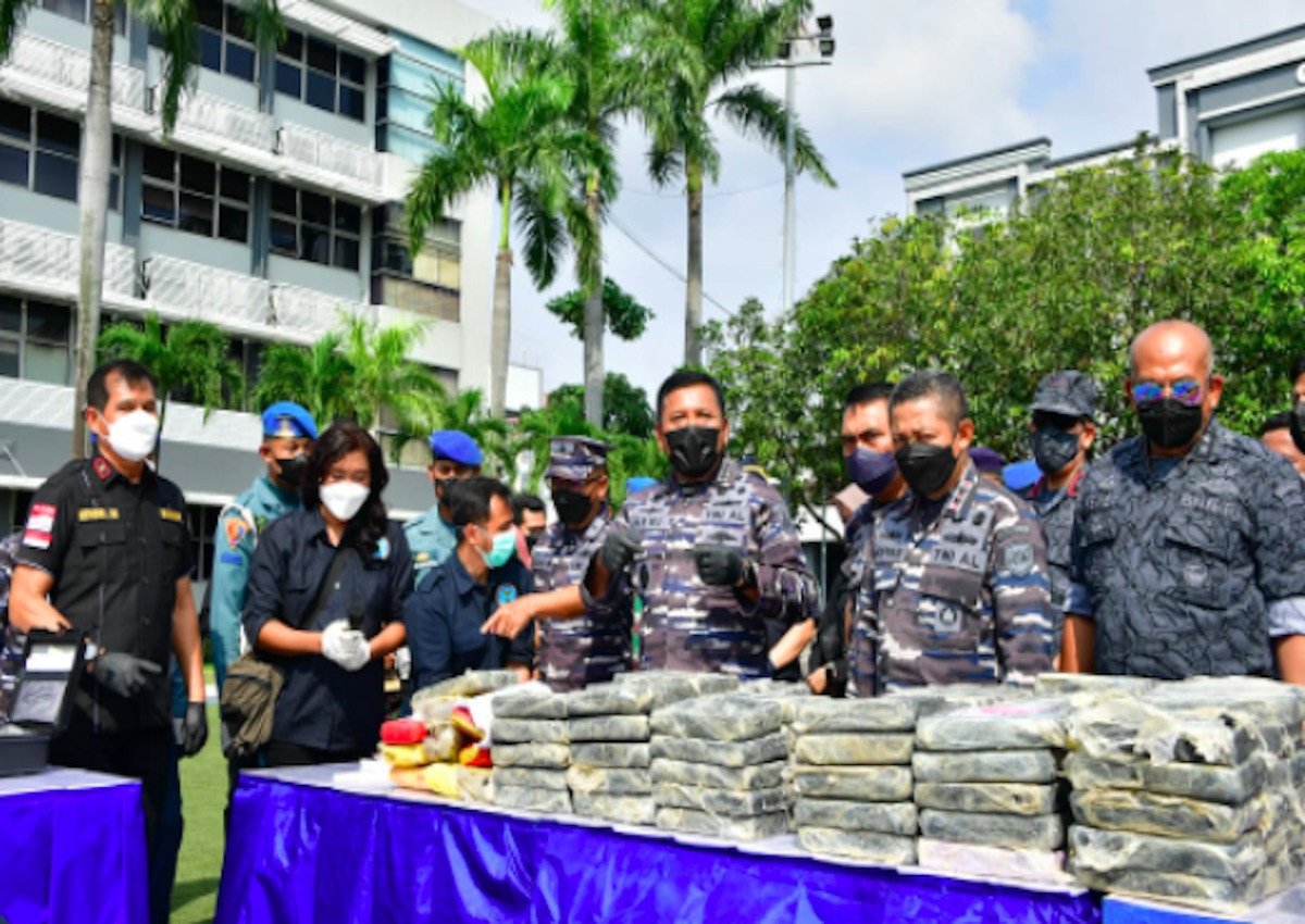 TNI AL Gagalkan Penyelundupan 179 Kg Narkoba Bernilai Rp 1,25 Triliun, Modus Diapungkan di Laut