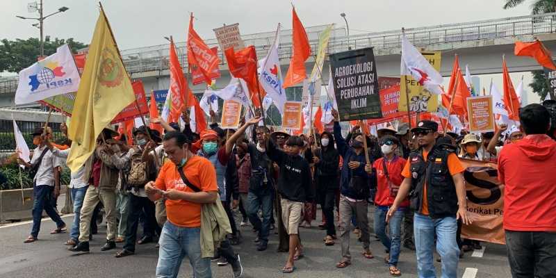 Ribuan Buruh Mulai Merapat ke  Gedung DPR