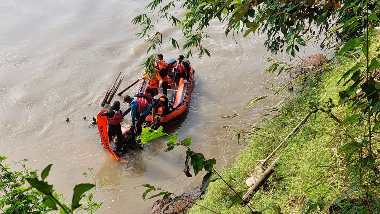 Dua Bocah Tenggelam di Sungai Serayu, Satu Ditemukan Sudah Meninggal