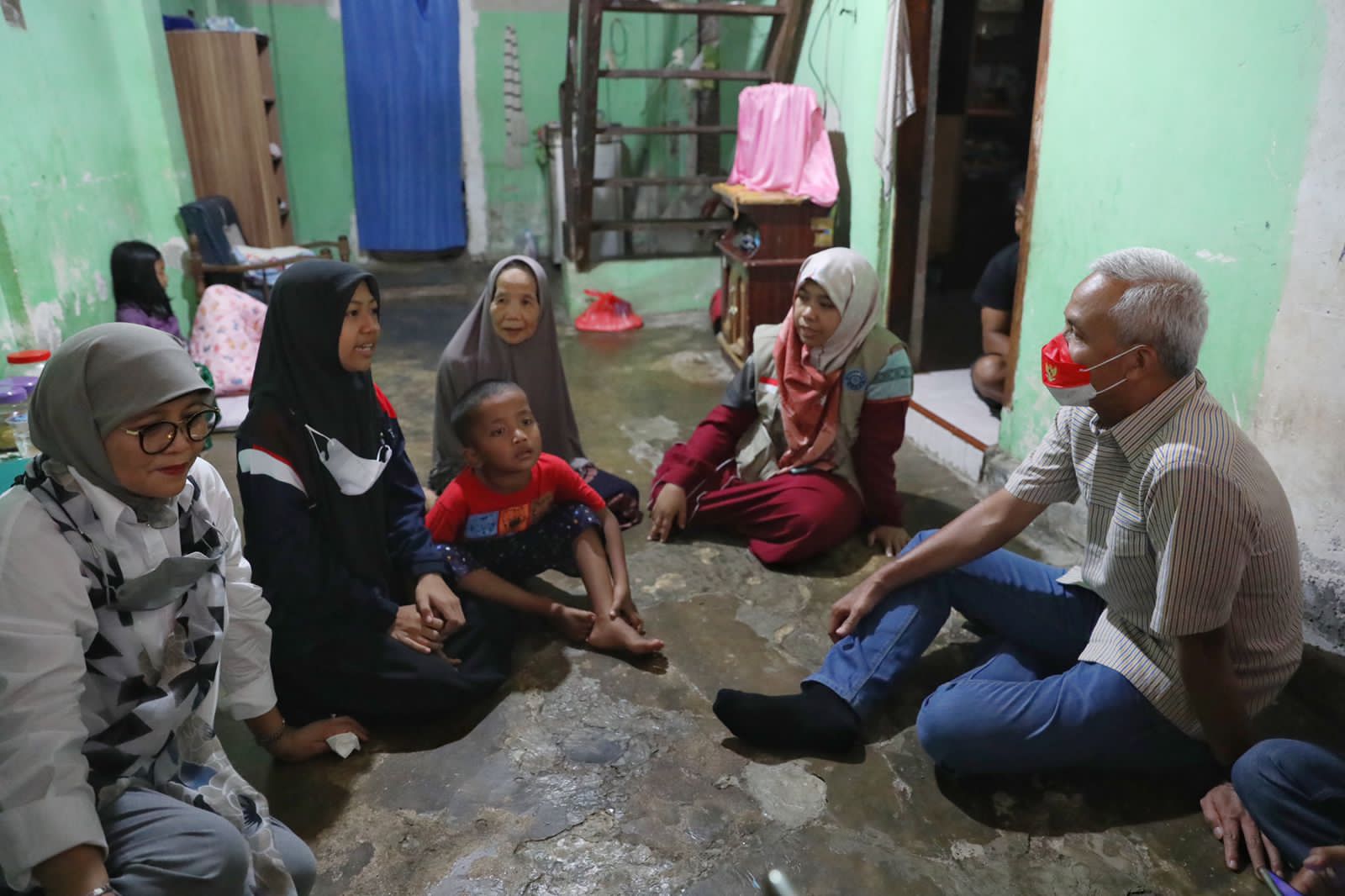 Ganjar Temui Aisyah, Gadis 12 Tahun di Makassar yang jadi Tulang Punggung Keluarga