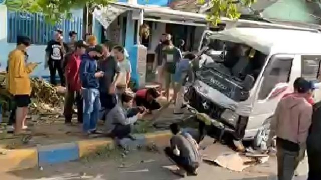 Oleng, Isuzu Elf Keluar Jalur dan Tubruk Sejumlah Sepeda Motor, 7 Meninggal 10 Luka-luka