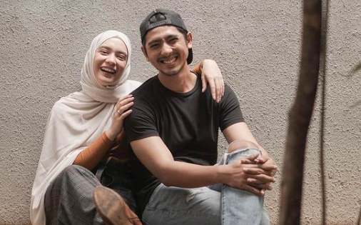 Arya Saloka Unggah Foto dengan Istri, Tepis Isu Selingkuh dengan Amanda Manopo?