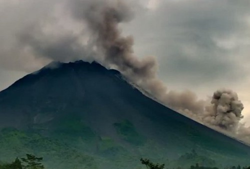 Gunung Merapi Luncurkan Awan Panas Sejauh 1,8 Kilometer