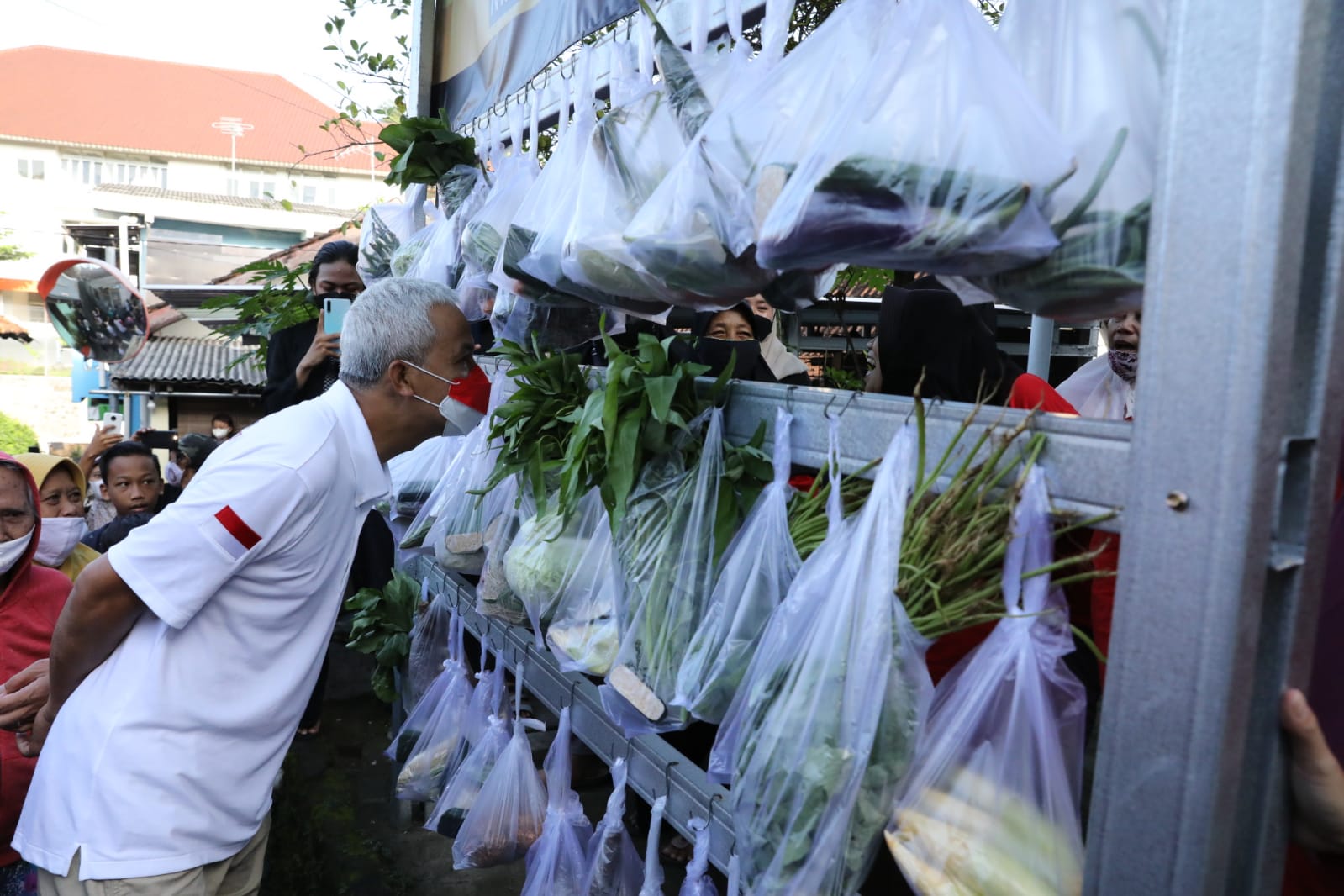 Ganjar Temukan Gula Putih Rp10 Ribu Per Kilogram di Jogjakarta
